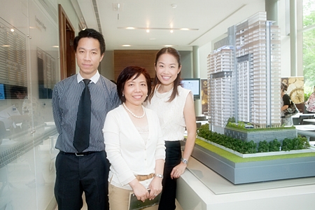 Kwanrudee Maneewongwattana, right, Raimon Land PCL’s Deputy Vice President of Marketing, Supanat Charnwaiwit, left, Marketing Manager, Wealth Management Services for Bank of Ayudhya PCL, and Feng Shui Master Kotchakorn Phromchai, center, pose together for a photo during an exclusive workshop on the art of Feng Shui, which was held for Raimon Land customers at the 185 Rajadamri sales office and show suites in Bangkok.
